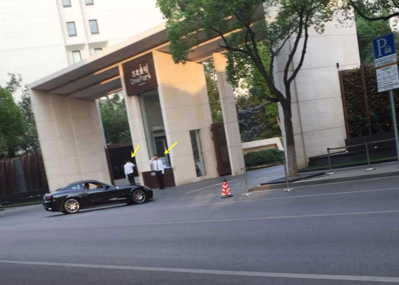 大门上方写着四个大字:古北壹号.