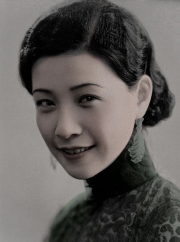 毕滢只是一个20出头的小女生,人心可畏,让人想起明星阮玲玉?