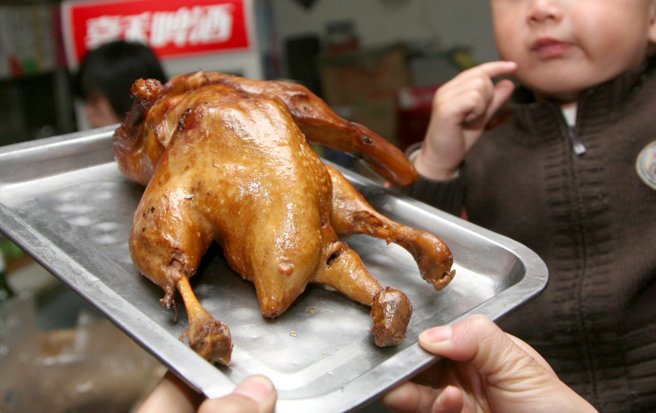 买只烤鸭三条腿 市民:这次赚了!