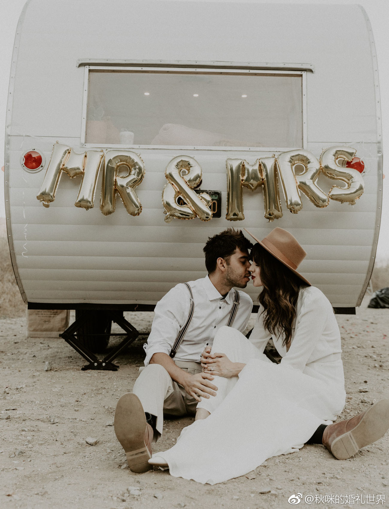 国外婚礼鉴赏--白色复古车私奔婚礼