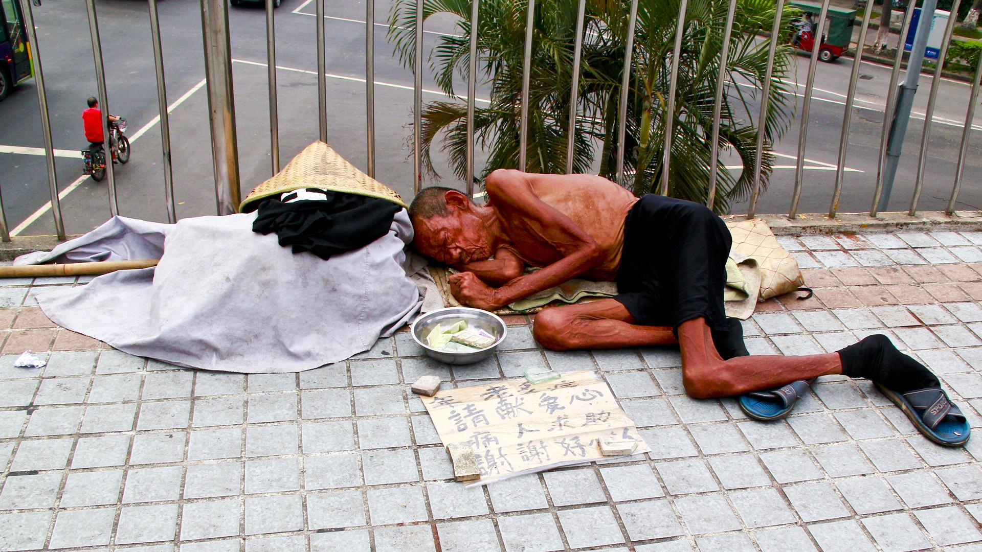 踩食物乞丐图片