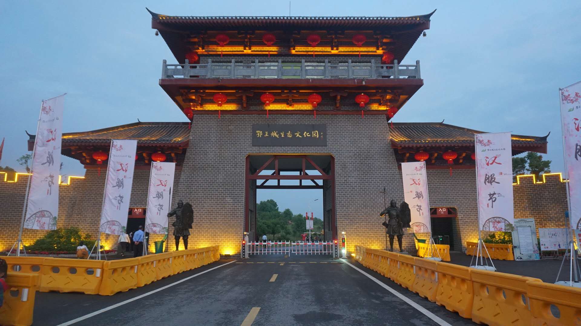 湖北鄂王城生态文化园汉服文化节盛大开幕 景人合一惊艳游人