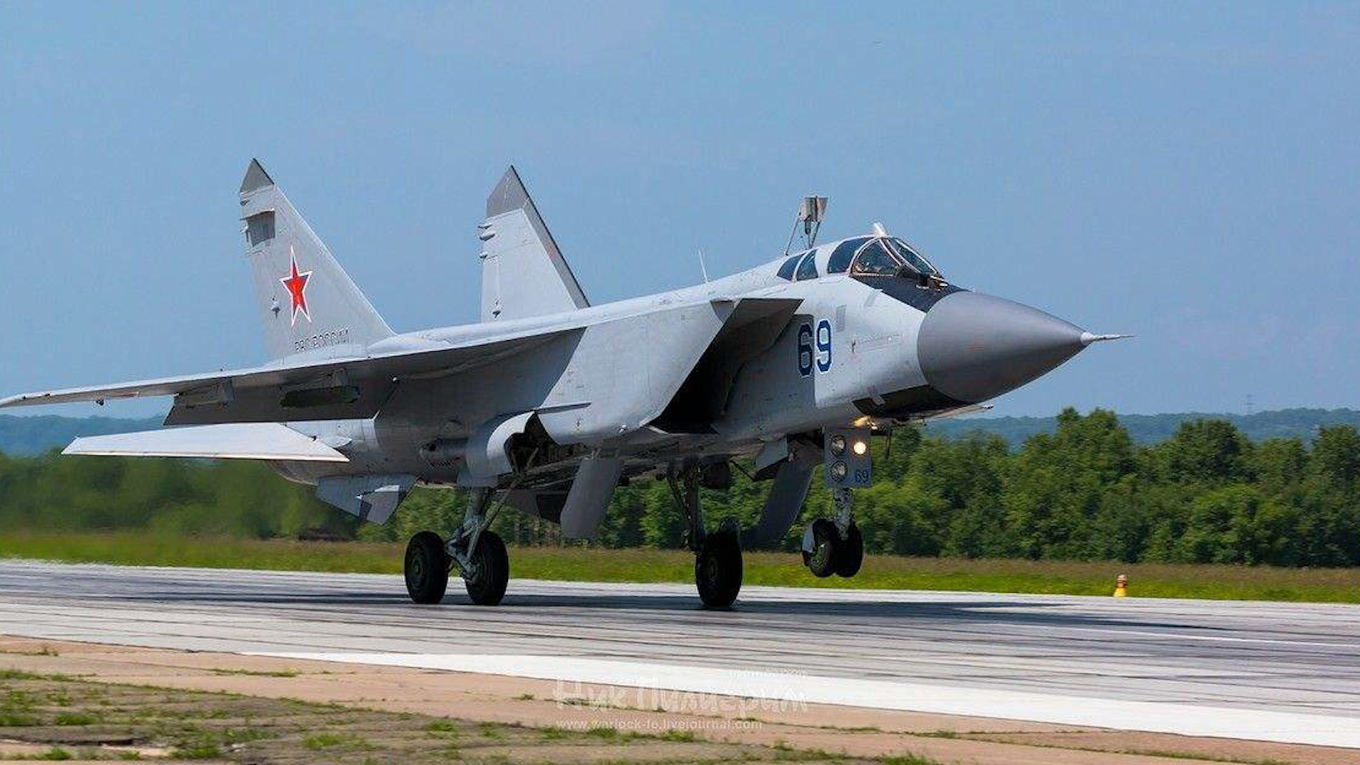 此国通过这样的方式,让战机最终的成交价格比原本价格高了一倍