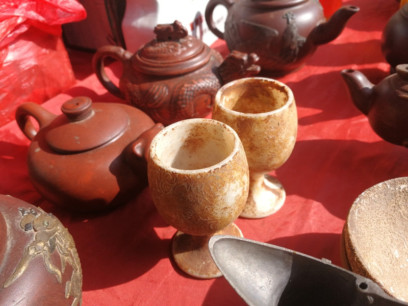 大娘说,是清朝的.出土的玉碗,100元.