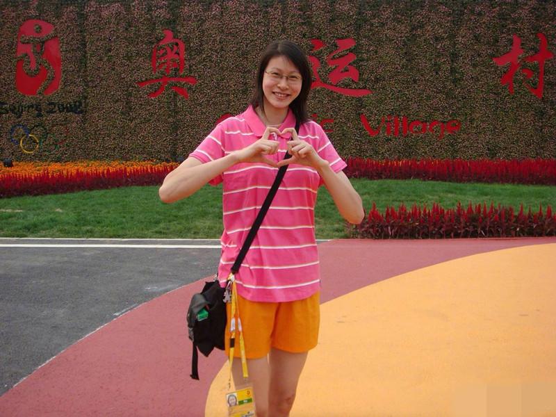 排球女神赵蕊蕊近况,皮肤白嫩身材傲人,如今37岁成为作家仍单身