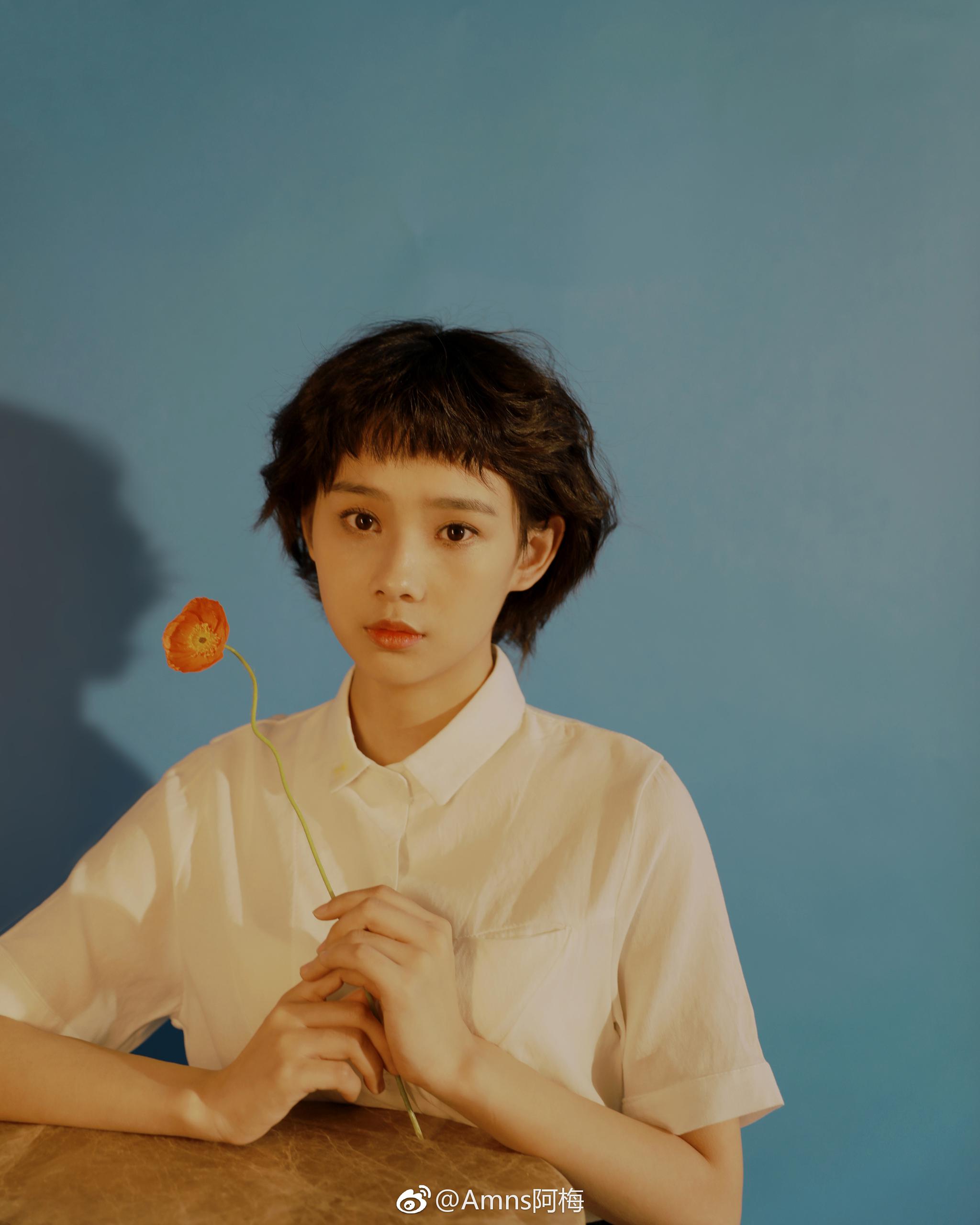 一抬眸,眼波里溢满了如诗的花意|花意|眼波|阿梅_新浪新闻