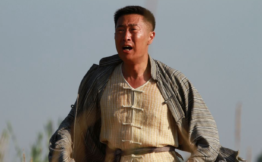 他是国家一级演员,成名前与妻子住30平米婚房,失去儿子成一生痛