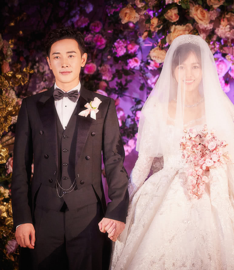 唐嫣和罗晋婚纱照中却没人注意到新郎和伴娘这点唐嫣怎么看
