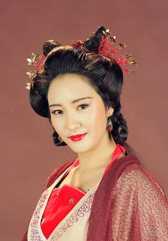 也能哄女人开心,五罗轻烟掌,一套五罗轻烟掌把秦红棉骗的给团团转