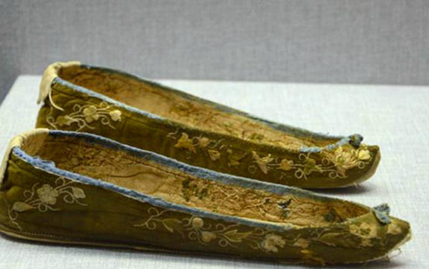 古代千奇百怪的鞋子,木头做的三寸金莲鞋,最后一个是芭蕾舞鞋|金莲鞋|鞋子|芭蕾舞鞋_新浪新闻