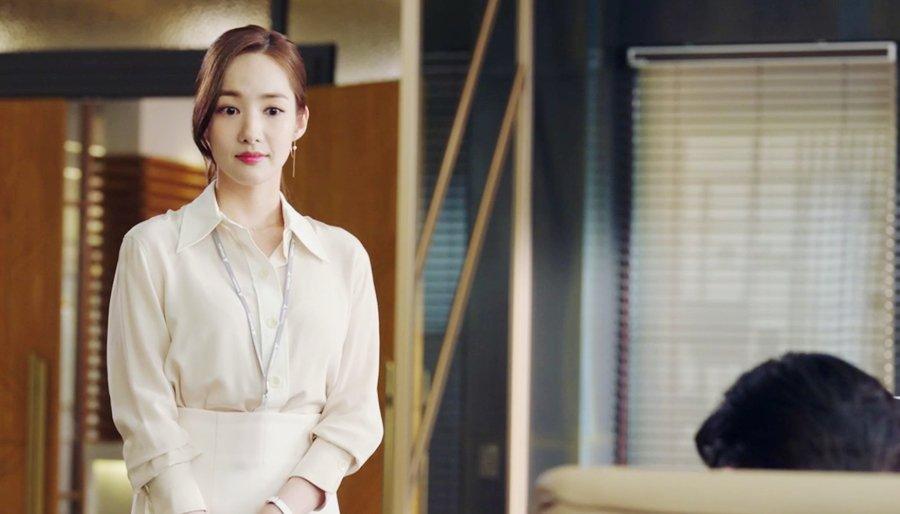 金秘书约会休假这样搭还记得微笑打开衣柜苦恼要穿什么的片段吗?