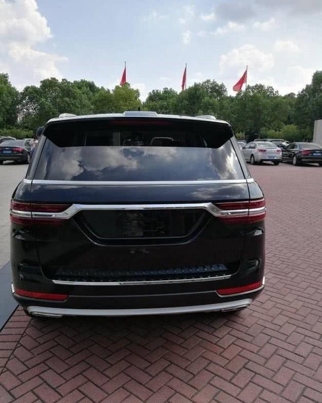 15万入手国产路虎,还能享受奔驰内饰,众泰t900火了!