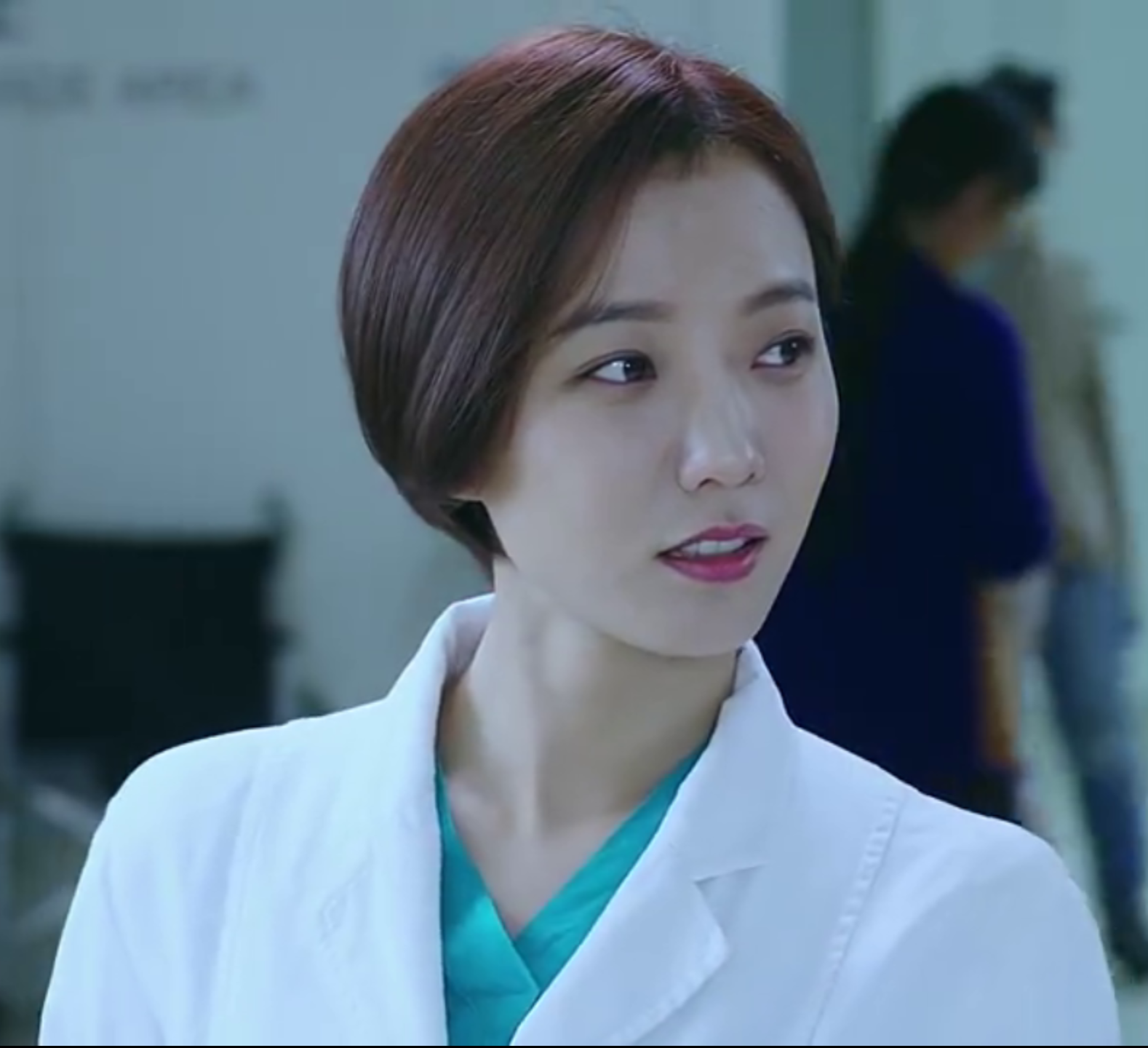 王珞丹的这身造型展现了她另一种风格的美