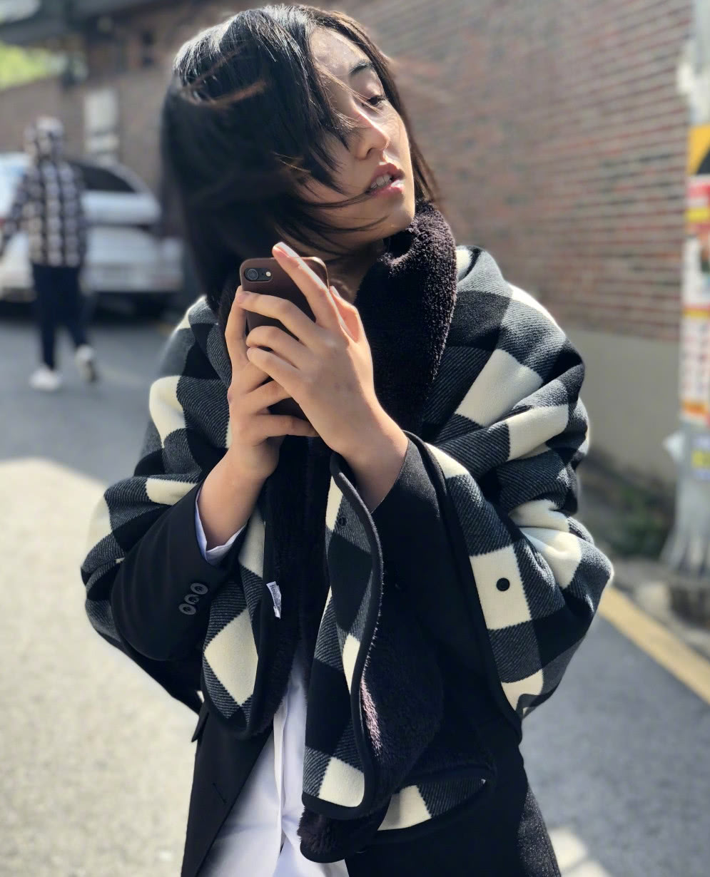 张子枫炸裂似的的低头一笑令人毛骨悚然网友小姑娘演技真好