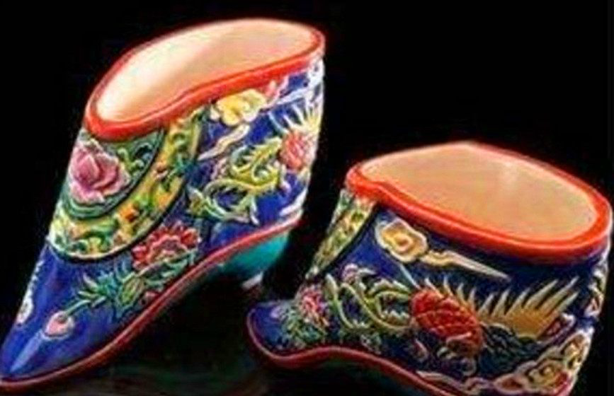 古代千奇百怪的鞋子，木头做的三寸金莲鞋，最后一个是芭蕾舞鞋|金莲鞋|鞋子|芭蕾舞鞋_新浪新闻
