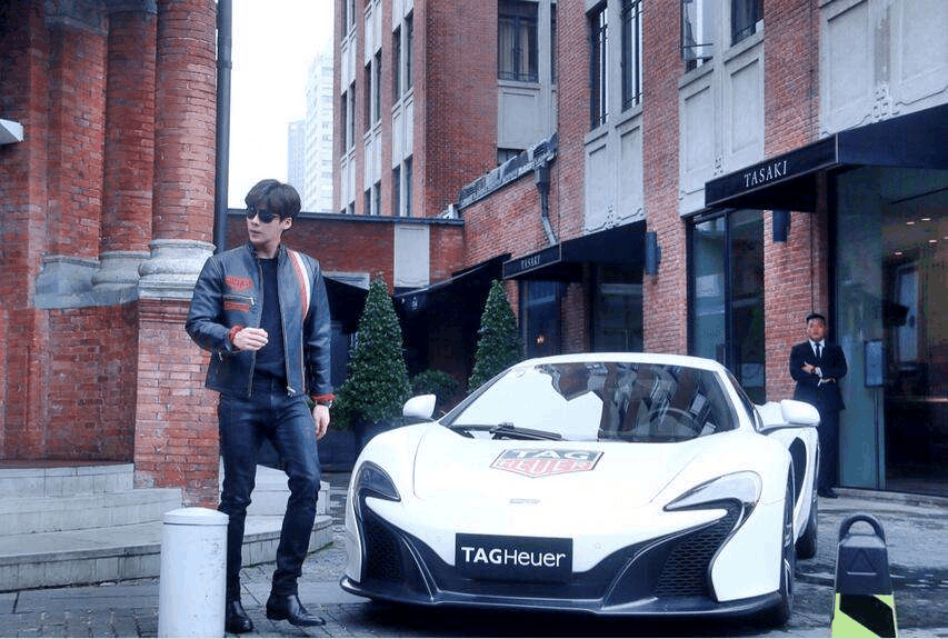 论男明星座驾,张翰的兰博基尼,都比不上张艺兴的拉风