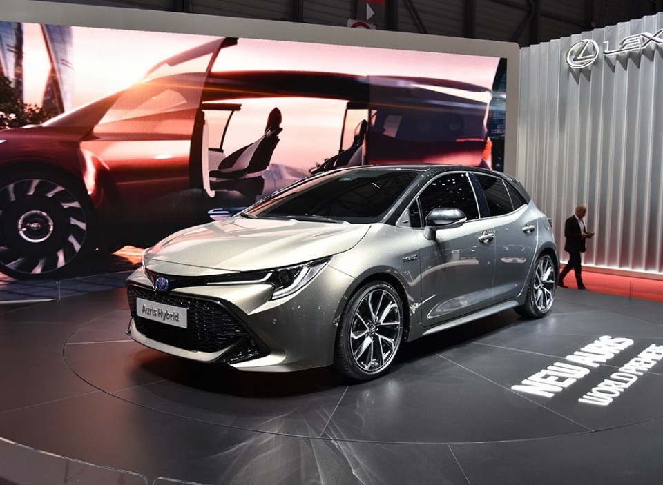 丰田家用新车亮相,颜值远超思域,售价低速腾好