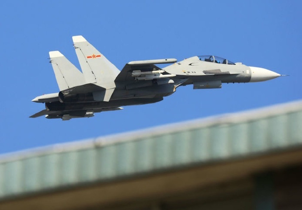 中国海军航空兵苏30战机最新挂弹飞行照曝光