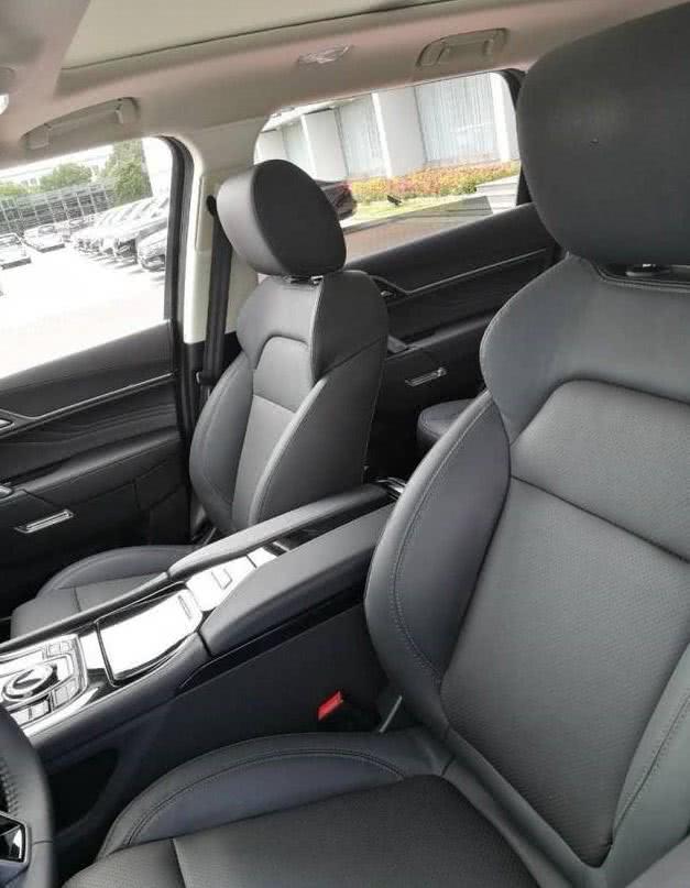 15万入手国产路虎,还能享受奔驰内饰,众泰t900火了!