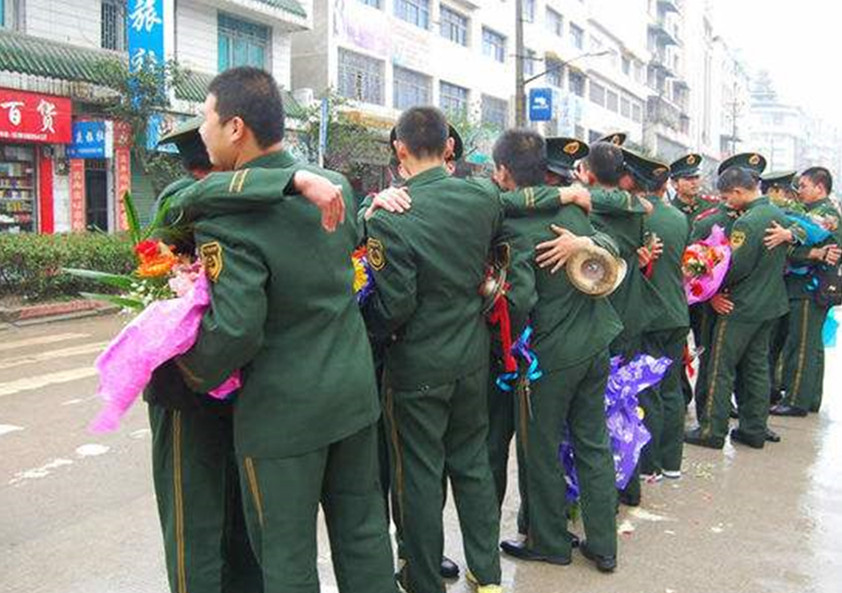 退伍军人注意了：凭这个证可享受四大“隐藏”好处，早知道不吃亏|退伍军人|退伍证|好处_新浪新闻