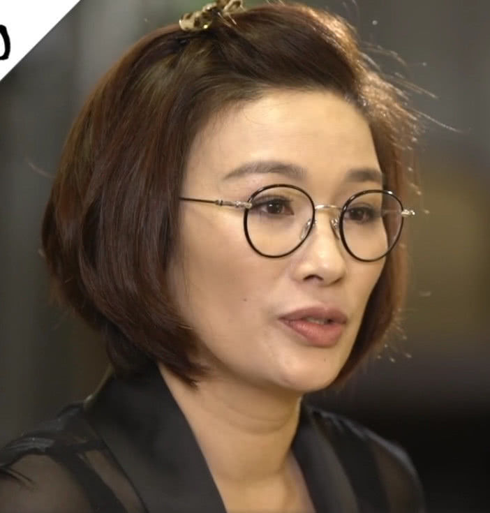 唐爽晒身份证证明自己是中国人反指周立波污蔑歪曲事实逻辑不通