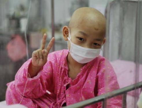 丈夫出轨后母用甲醛超标材料给私生女装修孩子得白血病去世