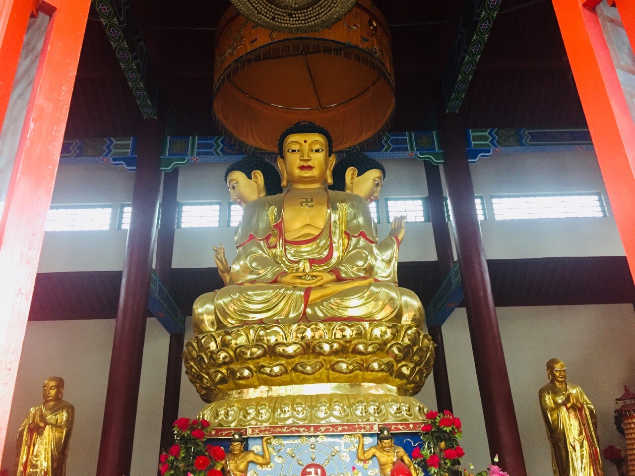 下午,小雨绵绵,佛学网一行人拜访徐州市平山寺