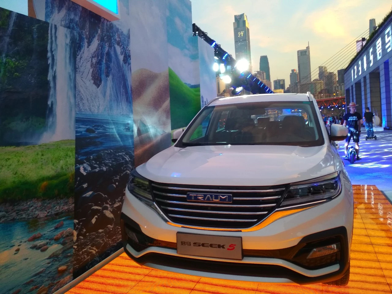 正文 如果你还不太了解君马汽车这个品牌那就太out了,君马汽车是众泰