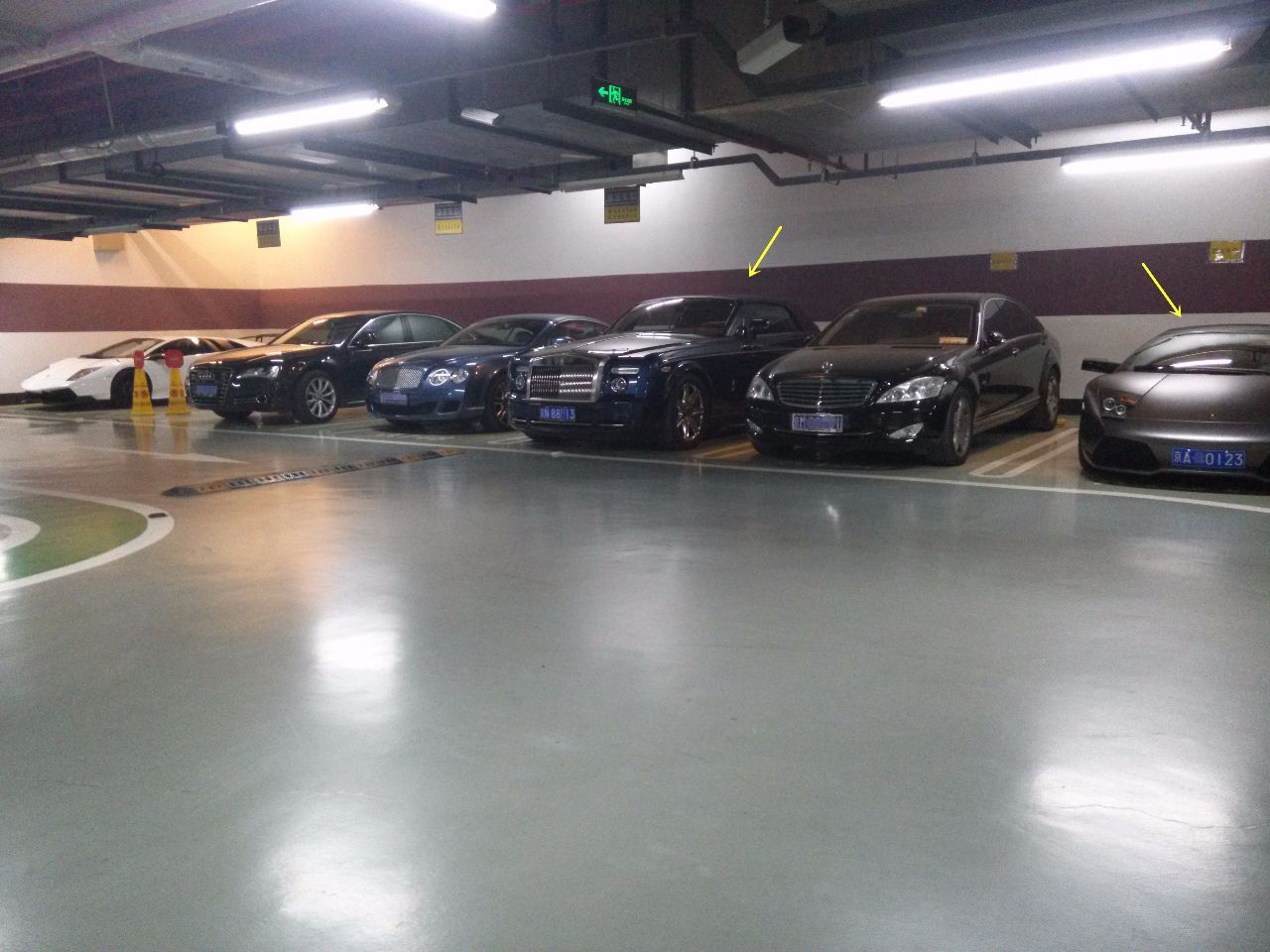 堪称车库中的爱马仕,王中军宝马停这,成龙兰博基尼停这