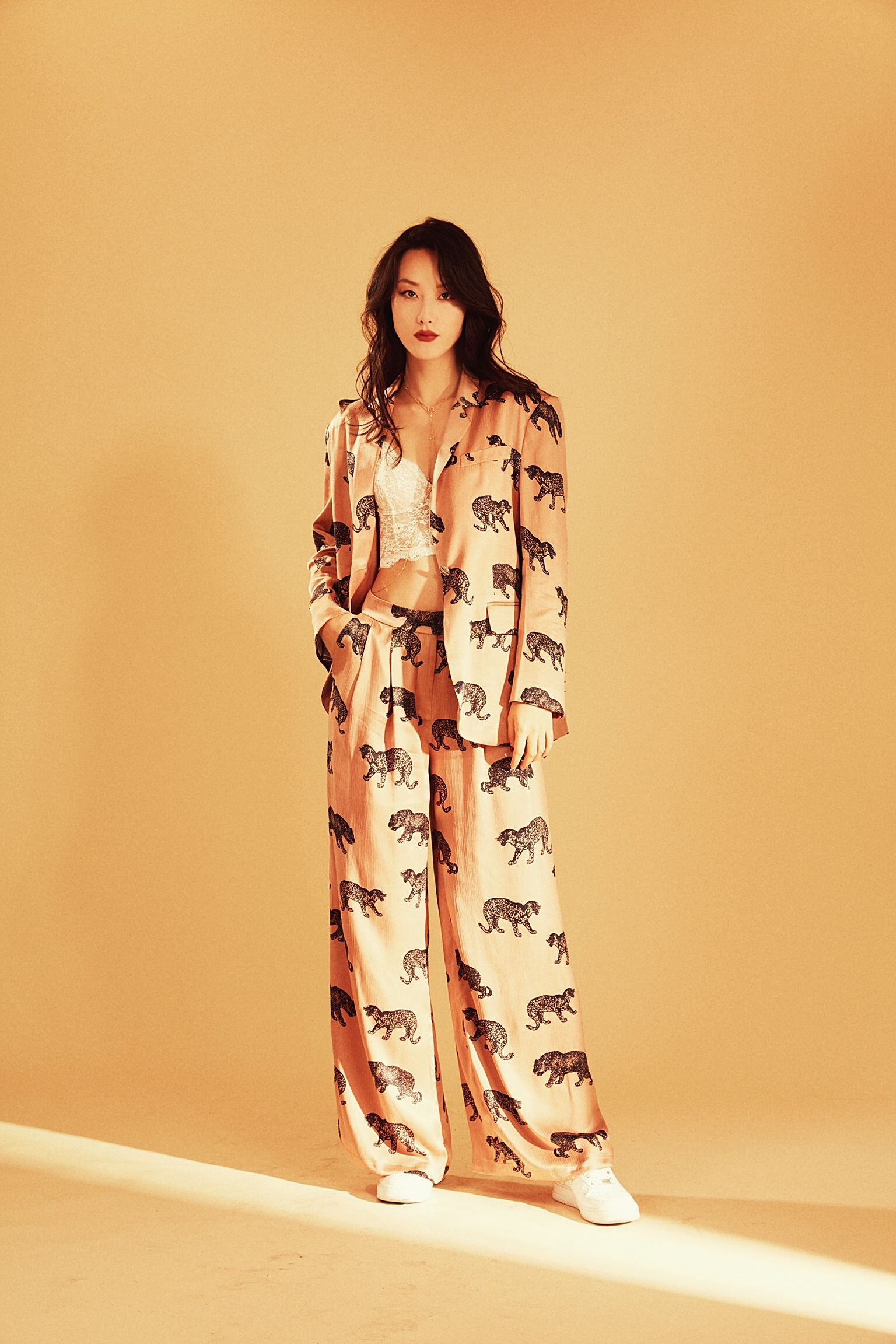 石闻驾到《疯狂衣橱》 惊艳skr大秀百变造型