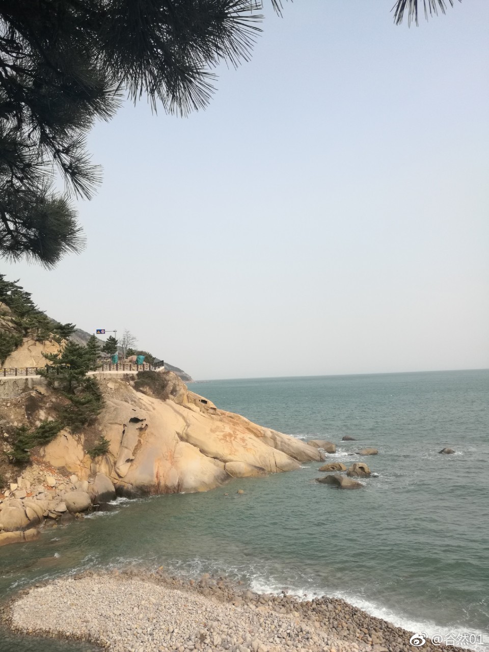 山海相连山光海色正是崂山风景的特色在全国的名山中