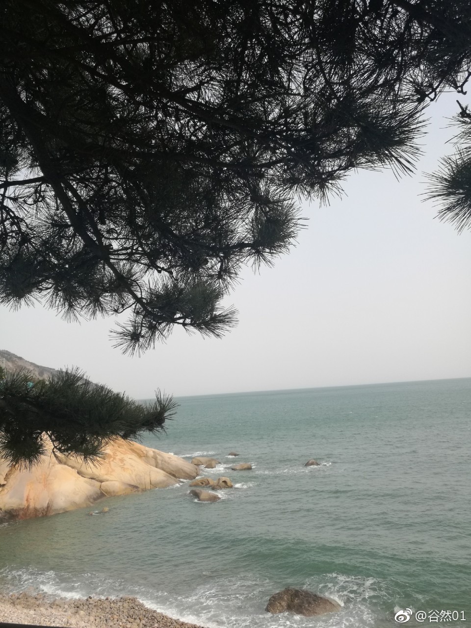 山海相连山光海色正是崂山风景的特色在全国的名山中