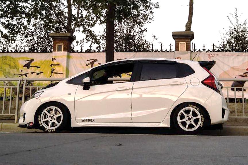 开原装飞度上路经常被人欺负,转投涡轮阵营化身180匹小钢炮!