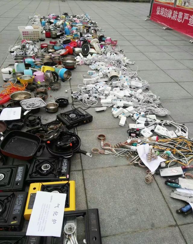 实拍学校宿舍突击大检查, 搜出成堆的违禁品