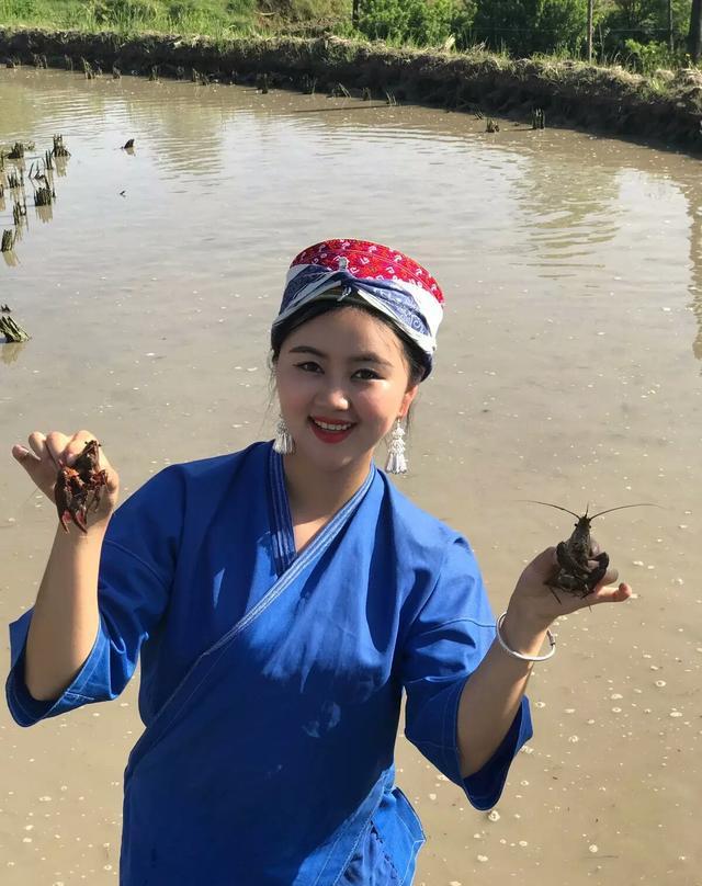 杨胜美为家乡代言,说到:我出生在美丽的黔东南凯里市湾水镇,这里巍巍