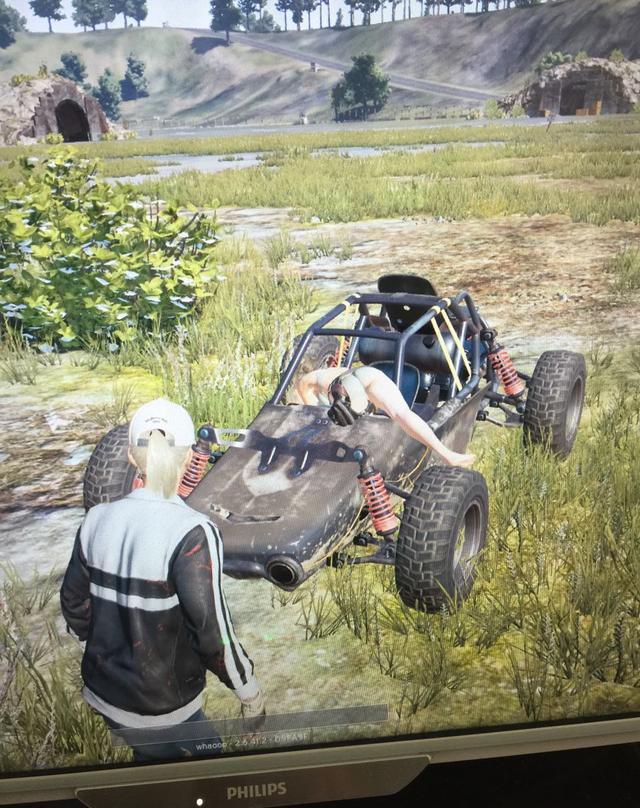 葛优躺式死亡,死也要死得舒舒服服! 摆上一个一字马,死也要美美的!