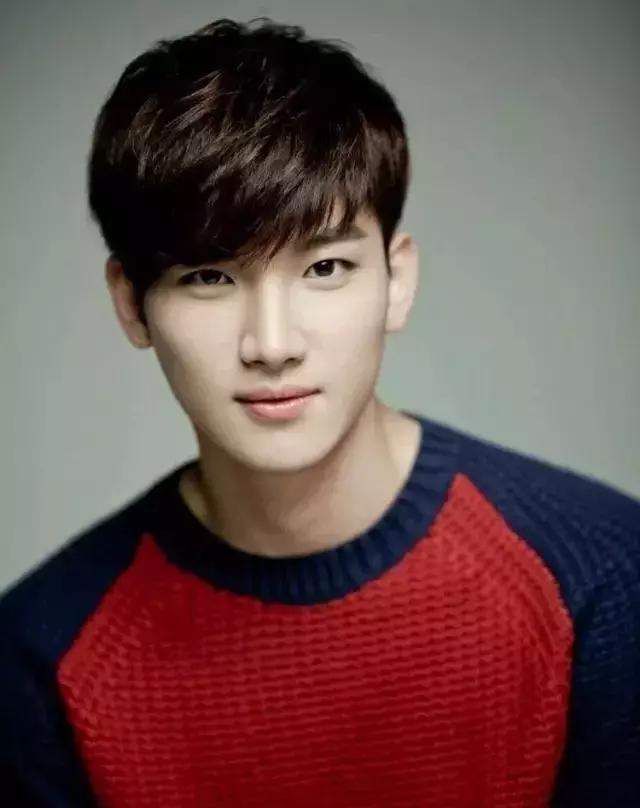 二十几岁青年男士留这些发型, 帅了一脸!