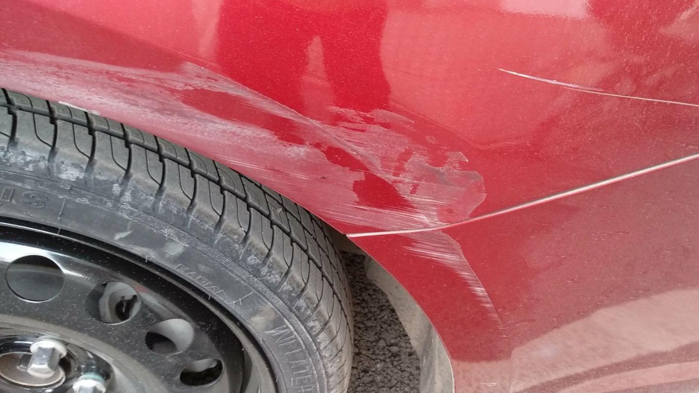 汽车车漆有划痕怎么办?老司机告诉你妙招,省钱又方便!