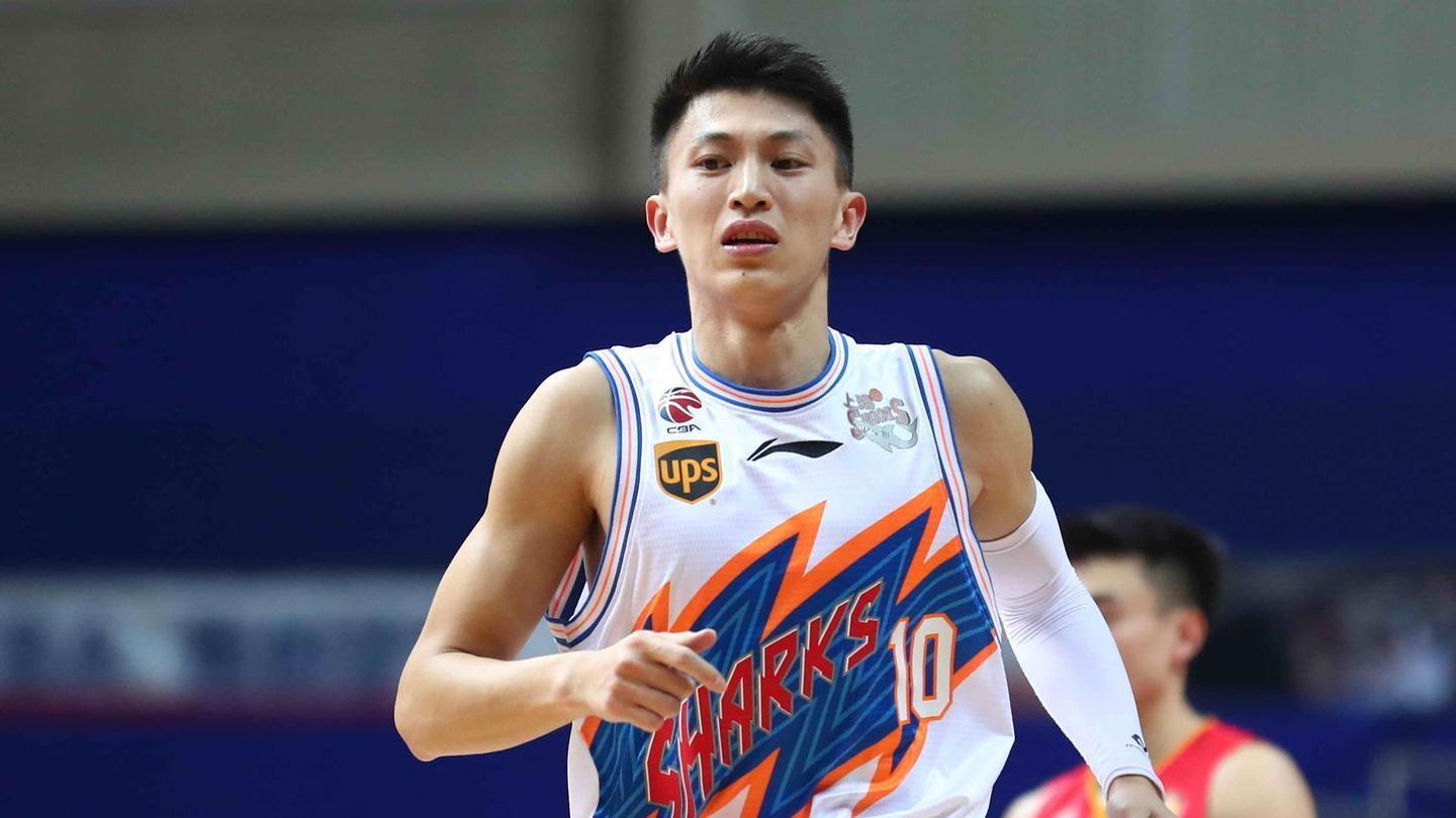 刘晓宇身体有多强?"麒麟臂"不输易建联,征服名模钟鹿纯