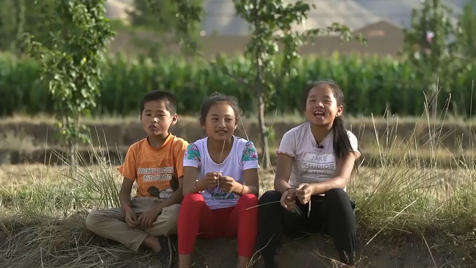 单亲 留守,三姐弟和奶奶相依为命,说不尽的心酸