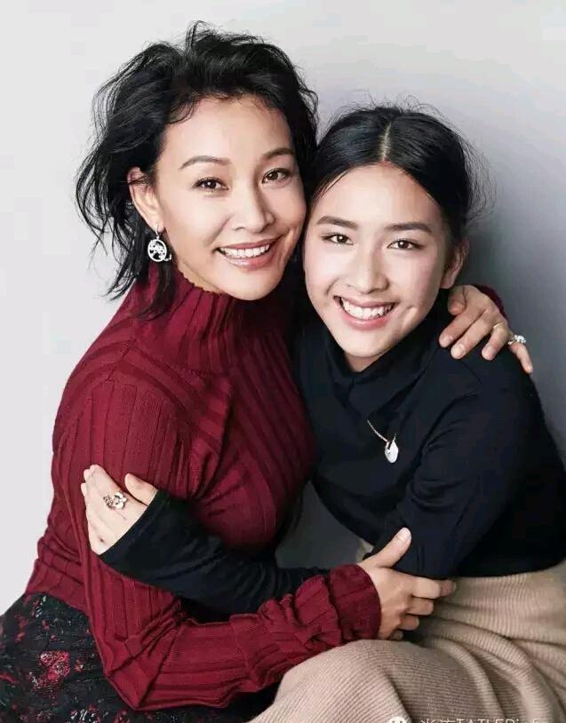 56岁陈冲和60岁张瑜近照一个结婚生女一个至今还是单身