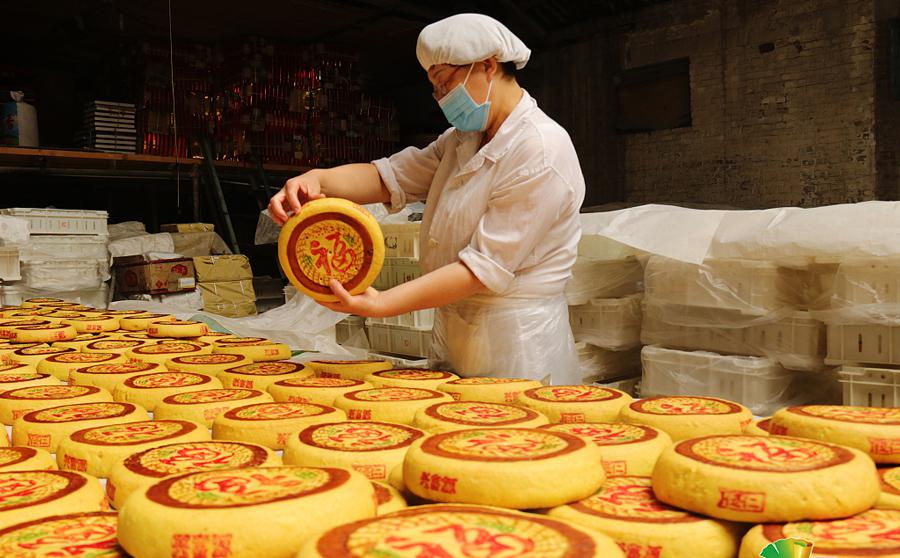 太行山深处的盂县小崔家庄村,仅有的几家庄户人,还会使用旧式土炉,并