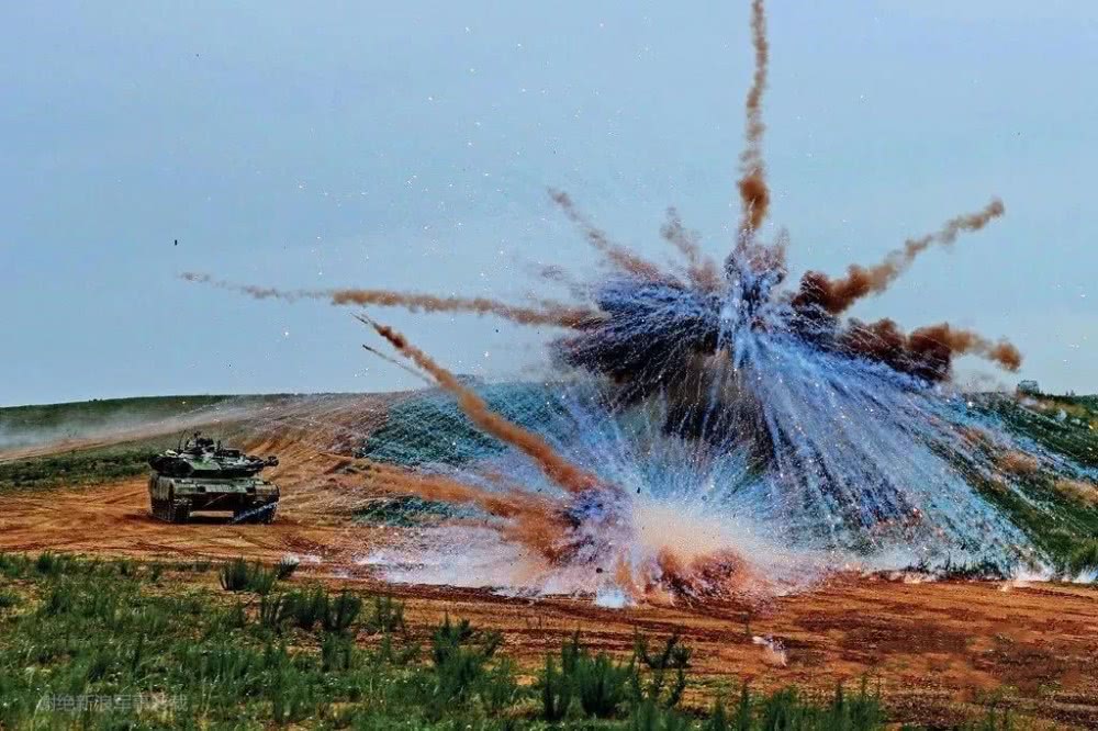 官曝解放军历次大演习照片 记录多个经典瞬间 场面令人震撼