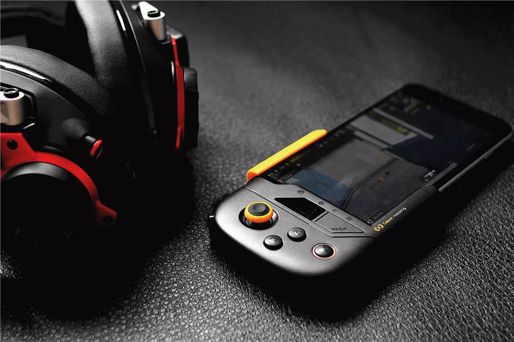 全球独创电容隔空映射吃鸡游戏必备神器飞智黄蜂手柄体验