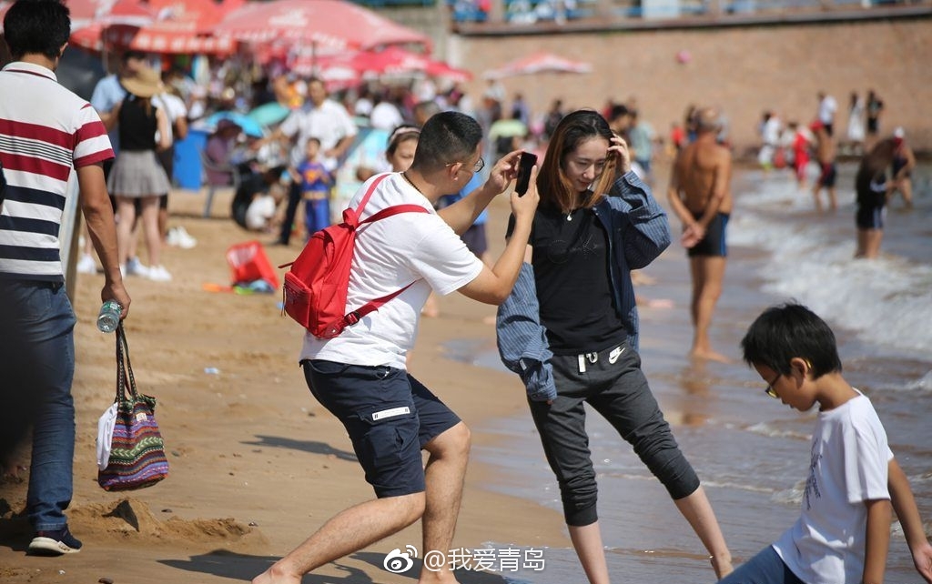 青岛洗海澡享欢乐 浴场关闭倒计时