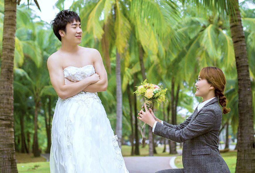 骚男直播抽皮肤却被老婆疯狂拧耳朵网友家中地位一目了然