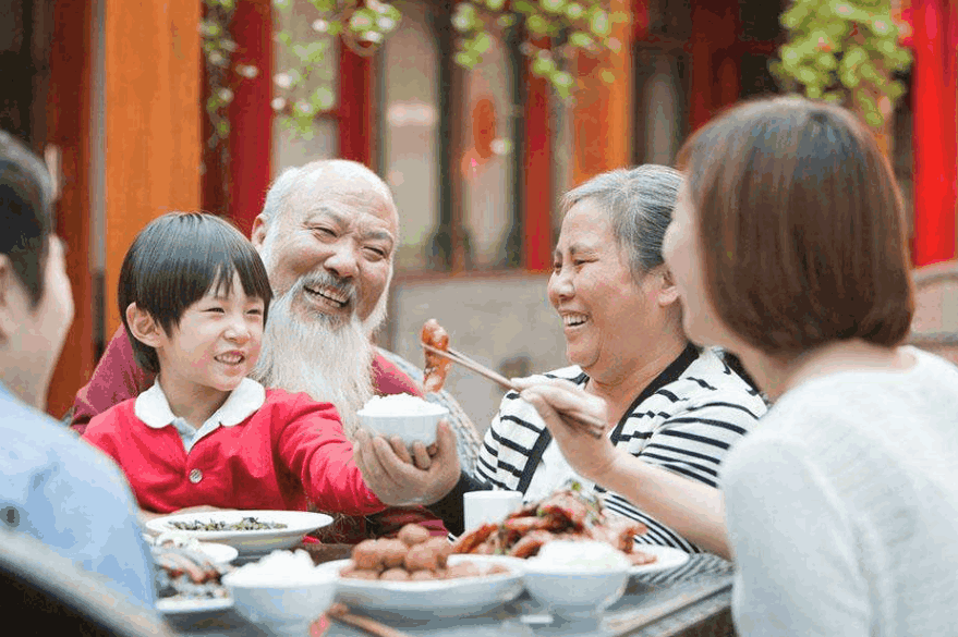 日本遊客:為什麼中國人吃飯時說話那麼大聲,真受不了!