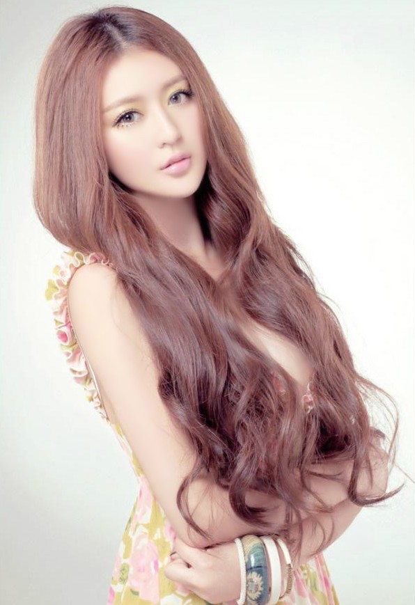 一个那唯美可爱的长发小仙女