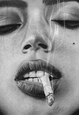 不三不四的女生吸烟,部分原因是青春期时的"叛逆心理"想要扮酷