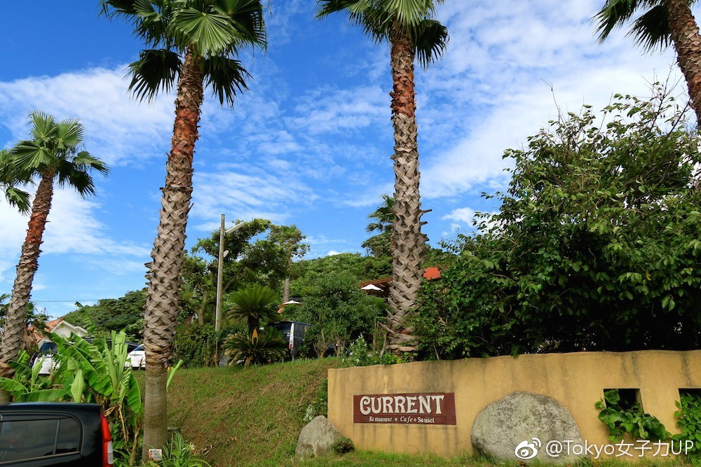 current是间位于野北海岸沙滩旁的海景咖啡厅